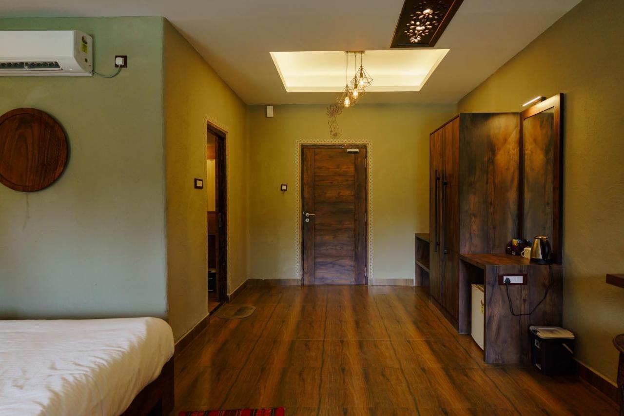 Breathing Earth - Rooms And Pool Calcutá Exterior foto