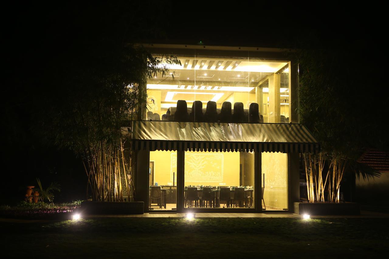 Breathing Earth - Rooms And Pool Calcutá Exterior foto