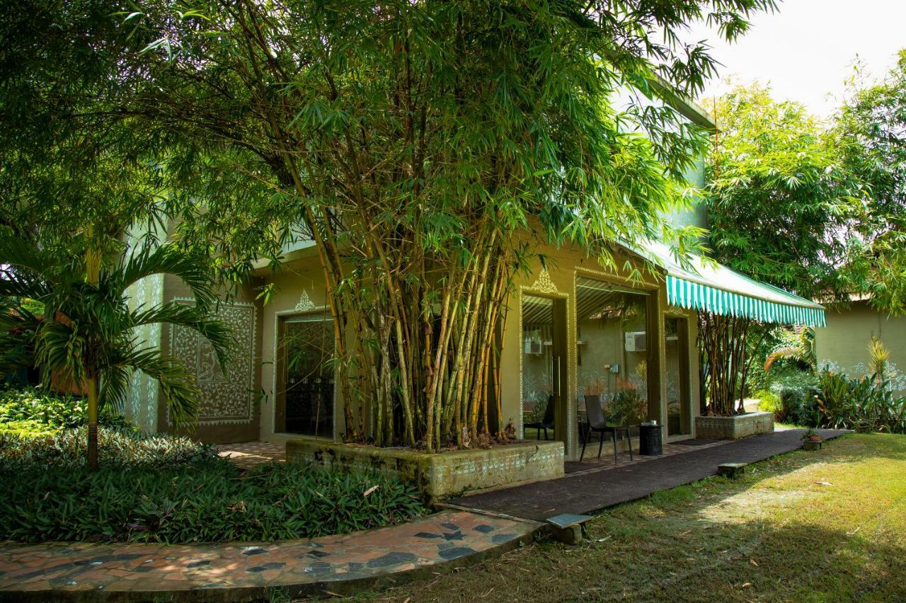 Breathing Earth - Rooms And Pool Calcutá Exterior foto