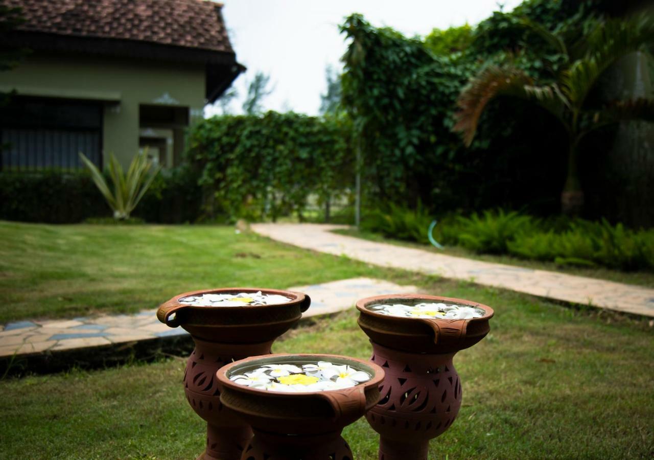 Breathing Earth - Rooms And Pool Calcutá Exterior foto